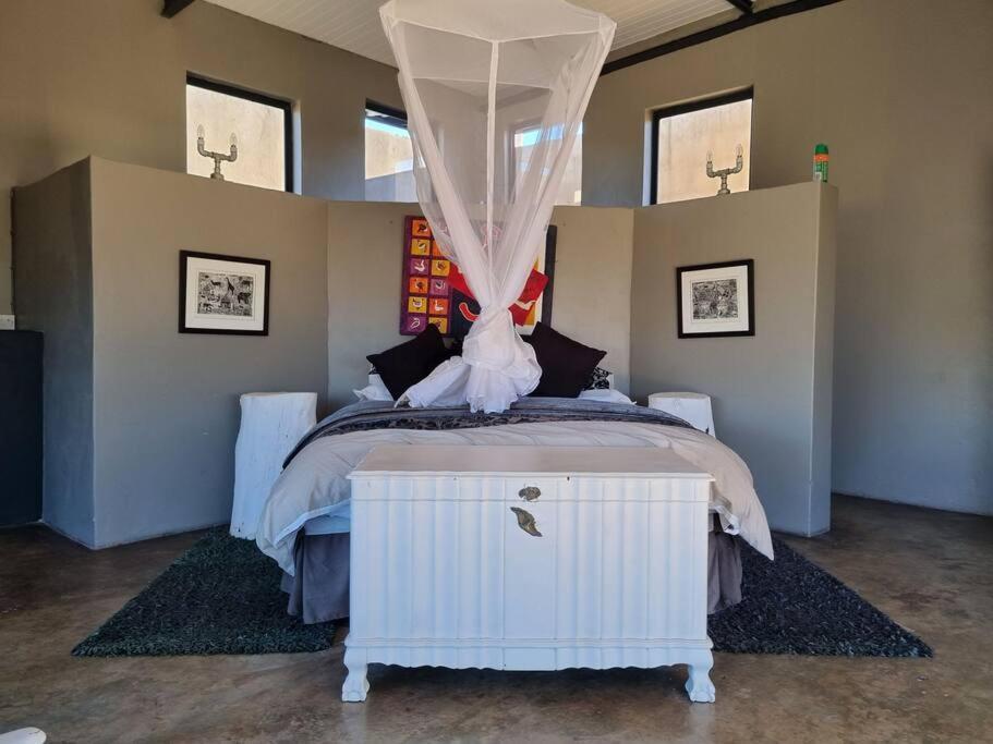 Hackberry House Black Thorn Cottage, Off Grid Khemsbok Экстерьер фото